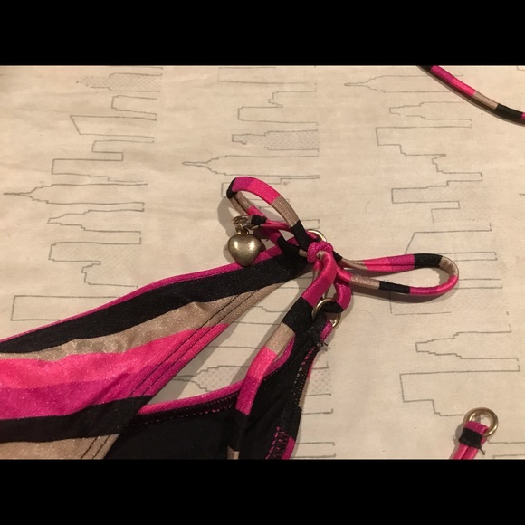 Bikini pink, black & gold. Never worn. Size US 6. Very flattering butt coverage - Picture 5 of 8